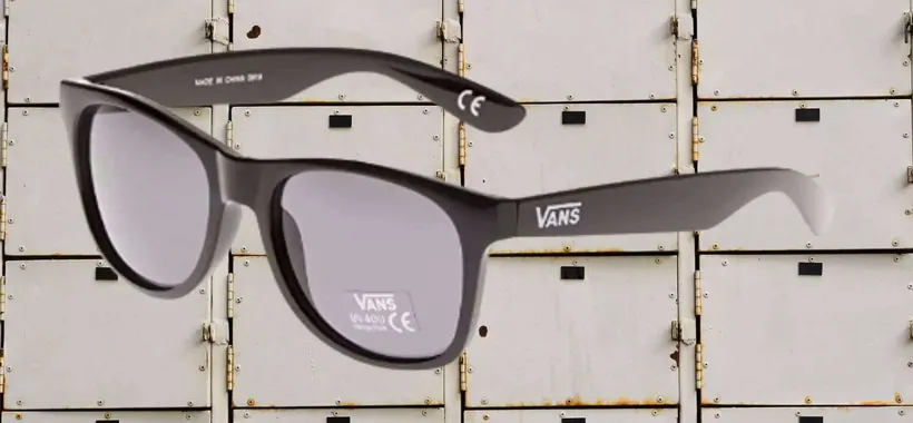 Vans, BOMBA Amazon: 18€ per gli iconici occhiali Spicoli 4 Shades (UV400/CE)