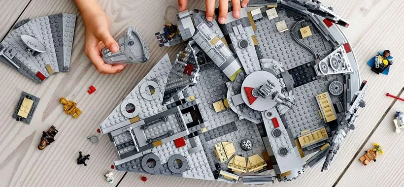 Il LEGO Millenium Falcon è tornato in SCONTO su Amazon (-18%)