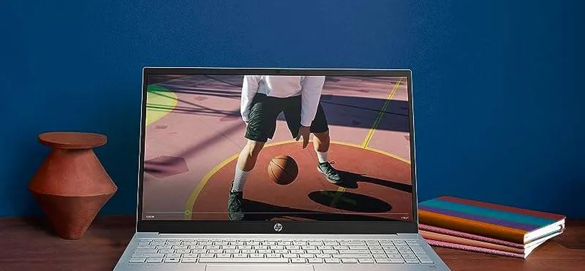HP Pavilion Plus 14 in offerta su Amazon: schermo OLED 2,8K e Intel Core i7
