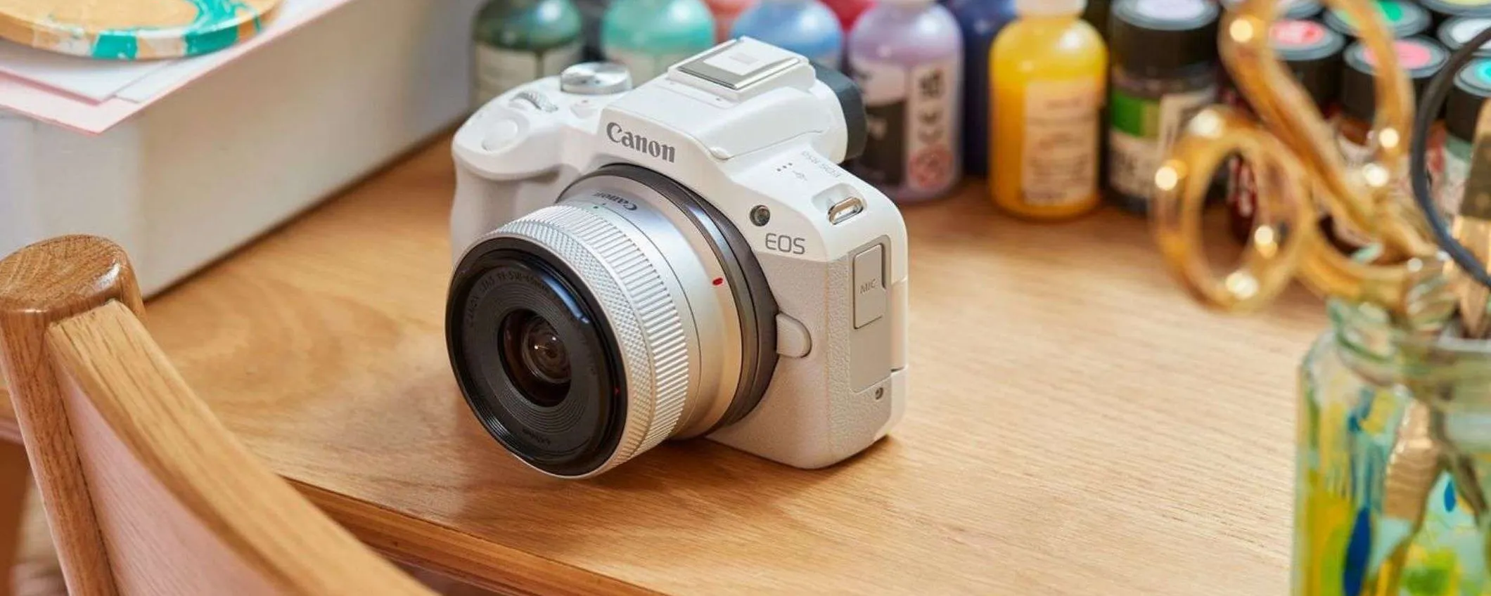 Canon EOS R50 in super offerta: il prezzo crolla al minimo storico (Amazon)