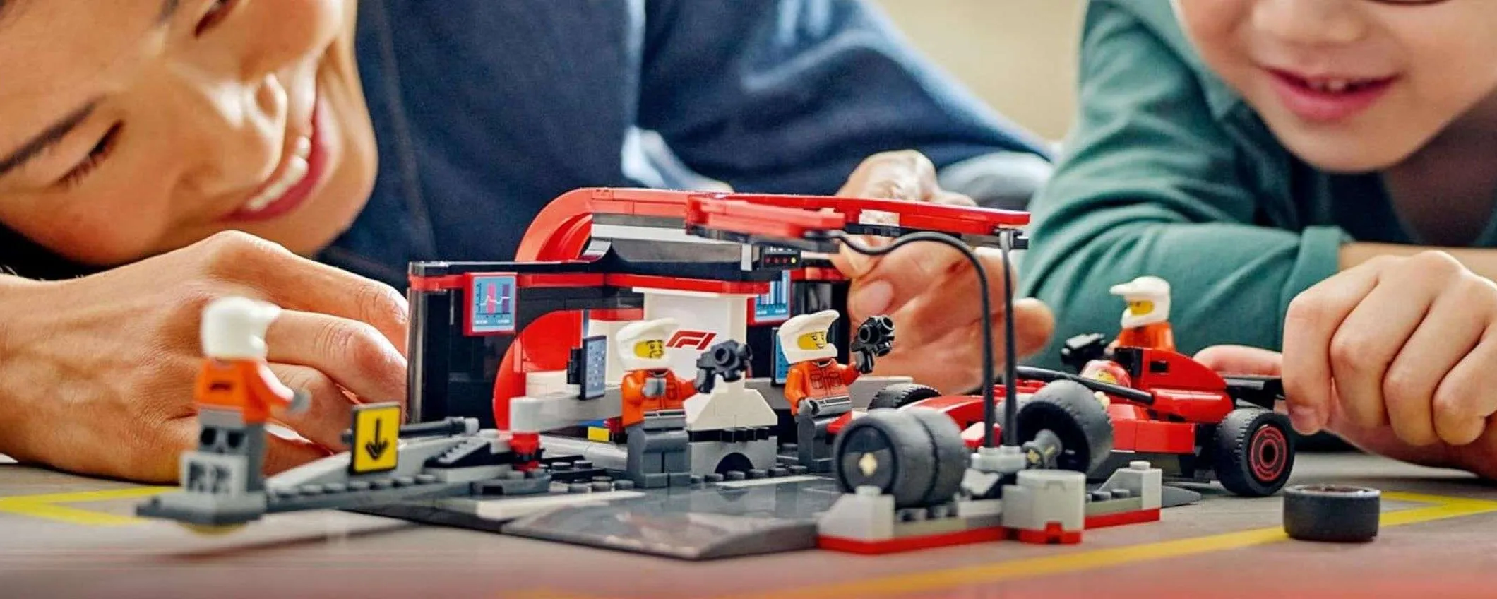 In offerta su Amazon il set LEGO Ferrari F1 Pit Stop: risparmi il 19%