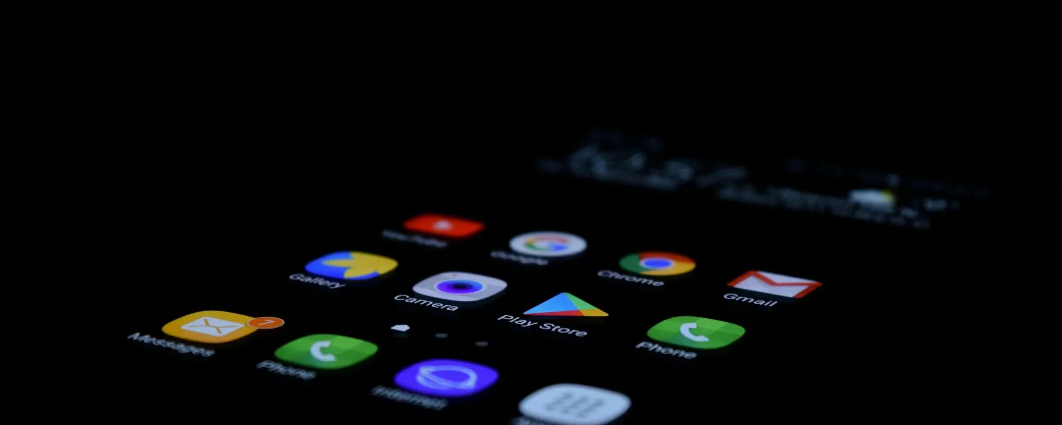 Google aggiorna Android: novità per WhatsApp e Play Store
