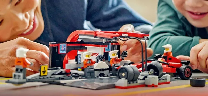 In offerta su Amazon il set LEGO Ferrari F1 Pit Stop: risparmi il 19%