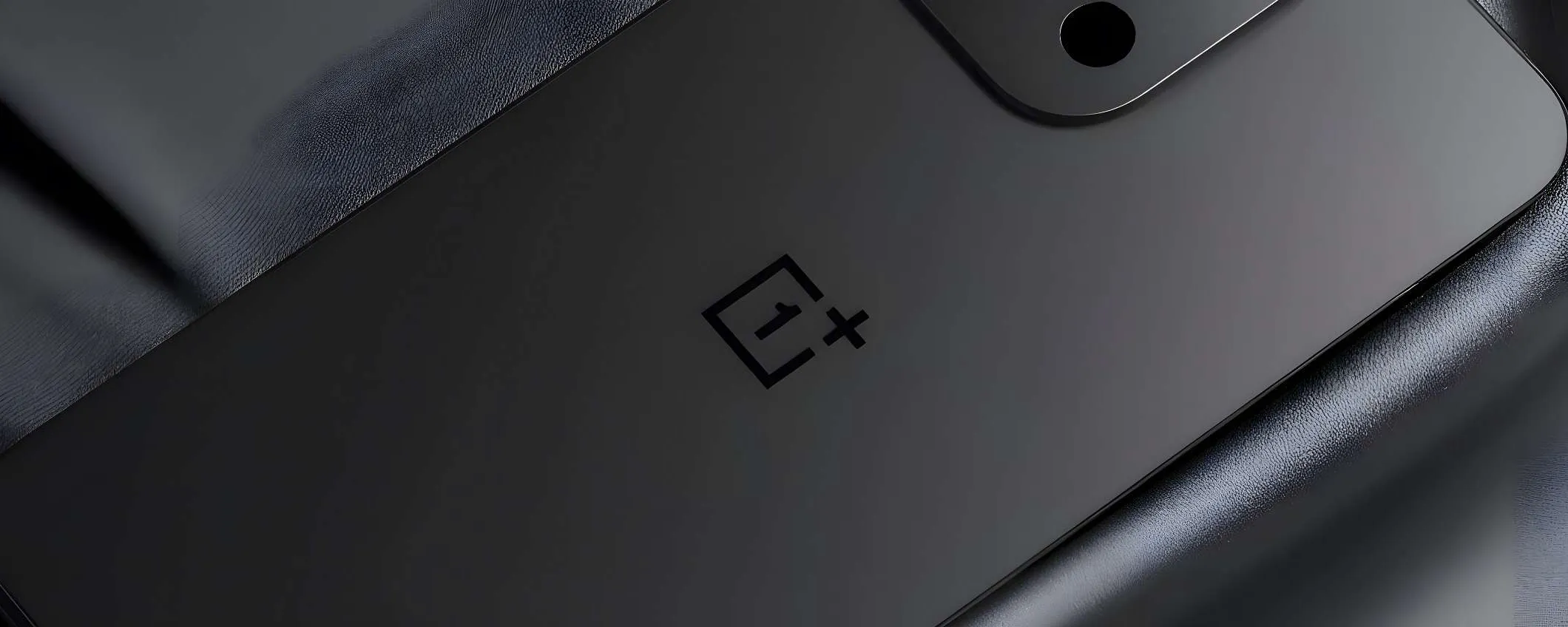OnePlus 15 vuole sbalordire con un nuovo design ispirato ai buchi neri