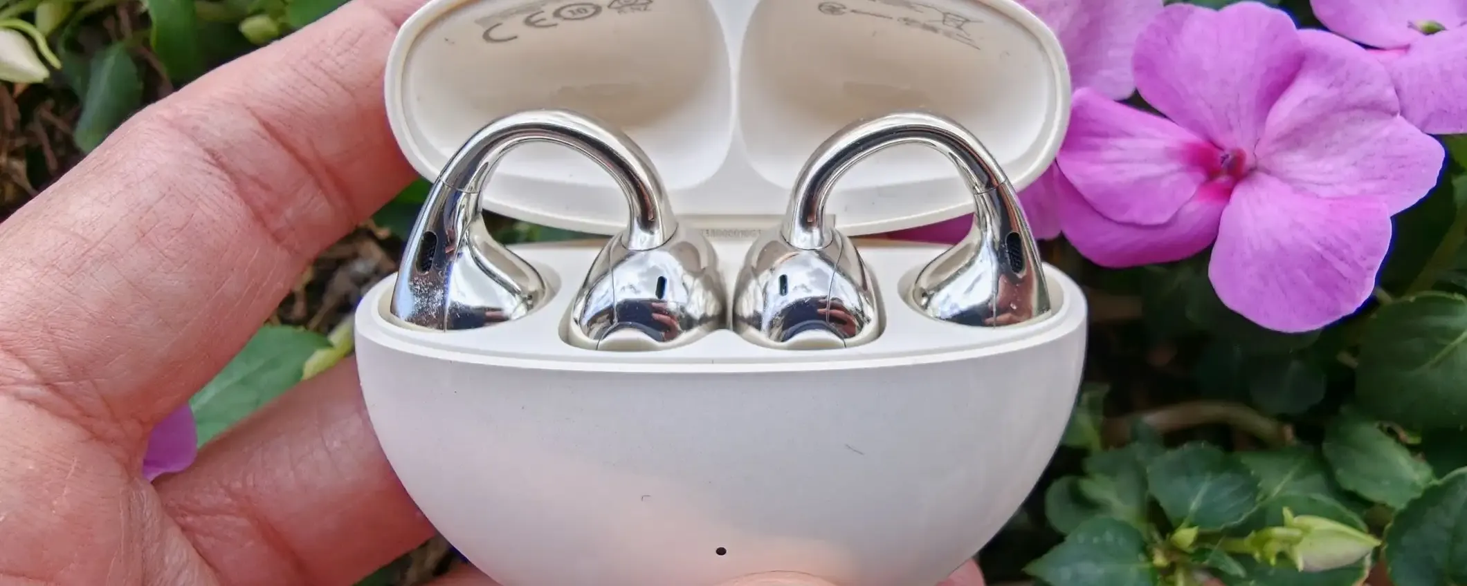 OPPO Enco Clip2: auricolari open-ear belli da vedere, comodi da indossare e sorprendenti nelle chiamate