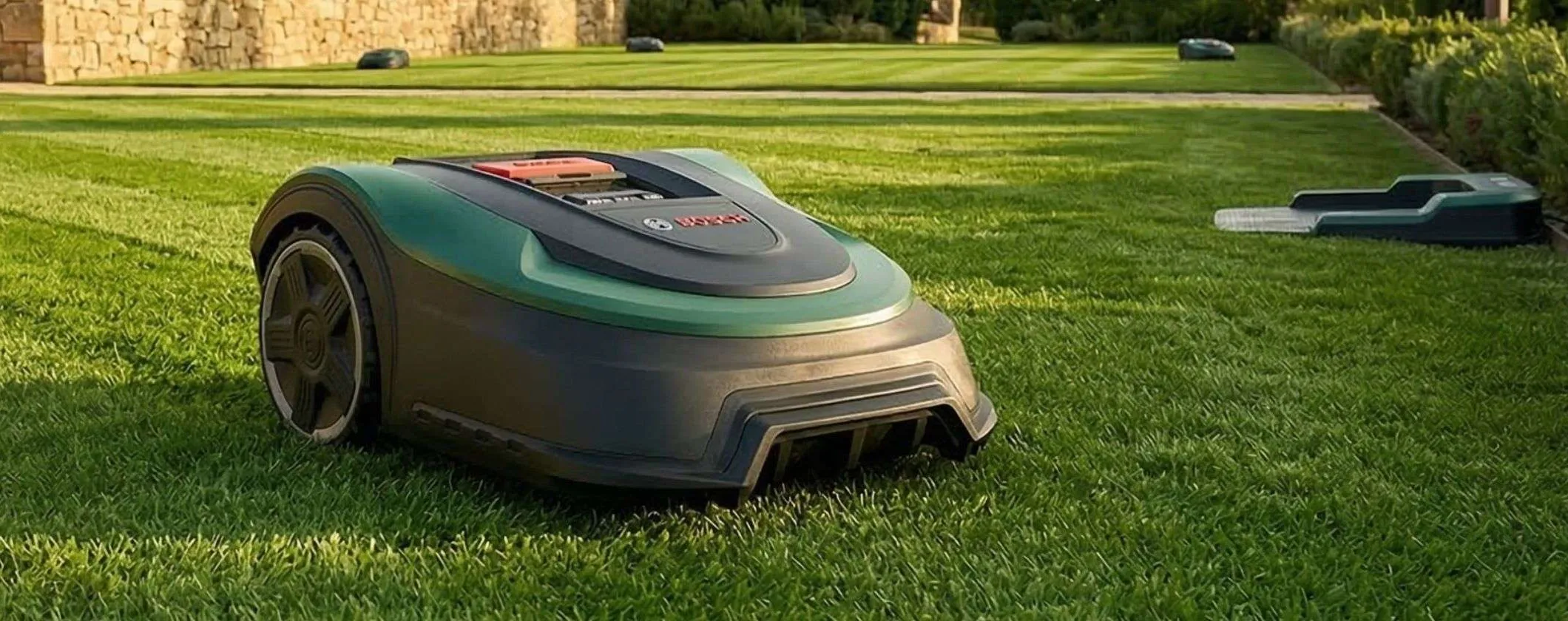 Bosch: il robot smart tagliaerba Indego M+ 700 crolla su Amazon a 449€