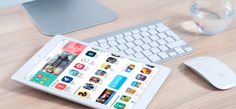 Apple pensa ad un iPhone pieghevole, il brevetto