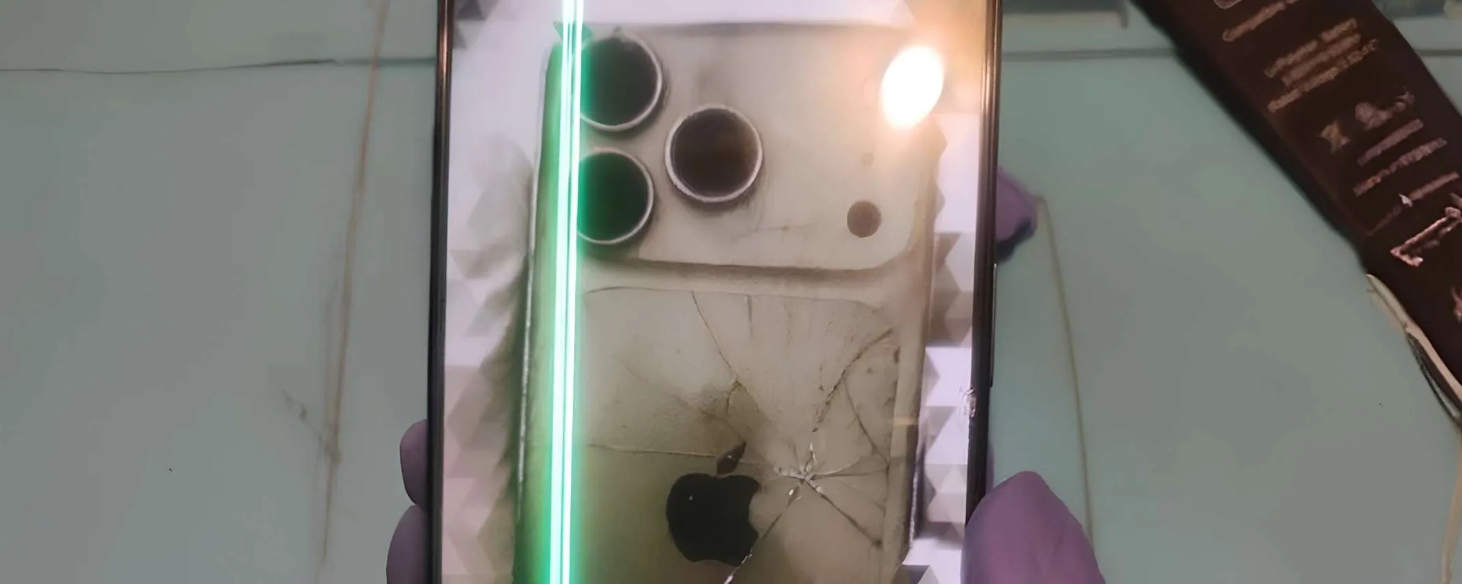 Nuovo avvistamento per l'iPhone 17 Pro: ne è uscito con le ossa rotte
