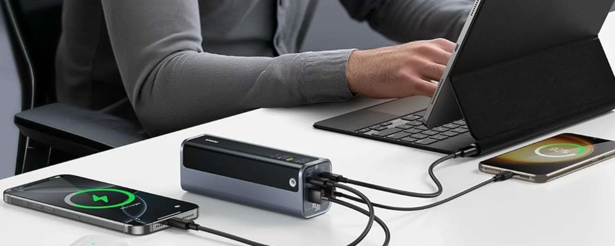 Un portento di power bank: 20.800mAh, ricarica a 100W e un prezzo imperdibile (Amazon)
