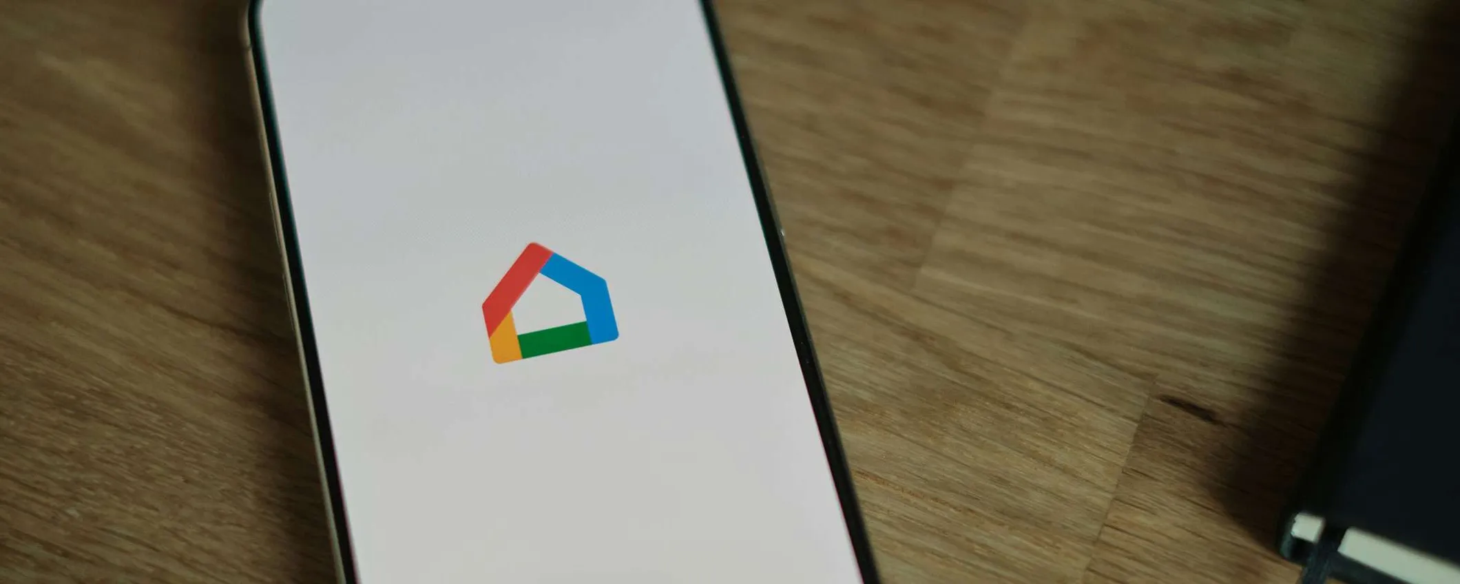 Lampadine e prese smart spariscono da Google Home: forse la causa è di una nota app