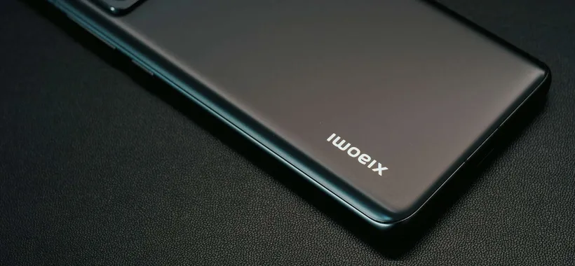 La serie Xiaomi 16 potrebbe ricevere un teleobiettivo a periscopio, secondo un rumor
