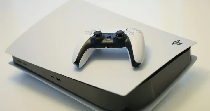 PlayStation dice addio ai giochi su disco: dal 2028 tutte le nuove uscite saranno solo digitali