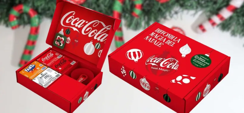 Box di Natale Coca Cola, prezzo Amazon WOW: 24 lattine e 10 gadget (17,99€)