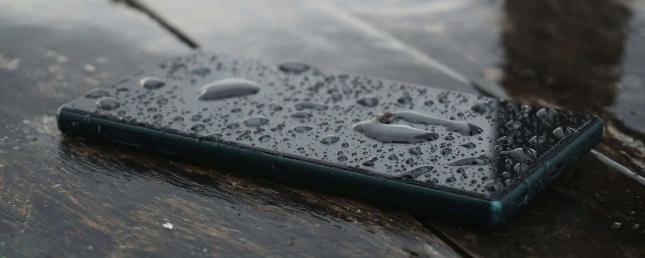 Lo smartphone rileva umidità nella porta USB: cosa fare subito per evitare danni