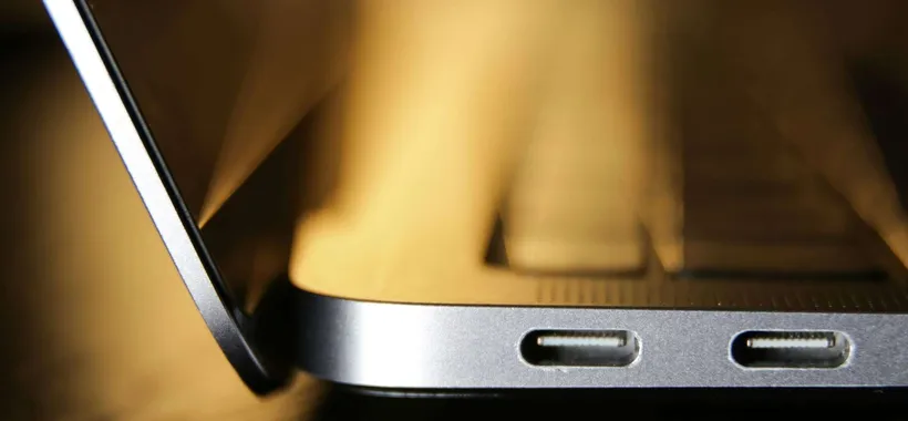 Perché il tuo laptop non si ricarica con tutte le porte USB-C: l'errore che fanno in molti
