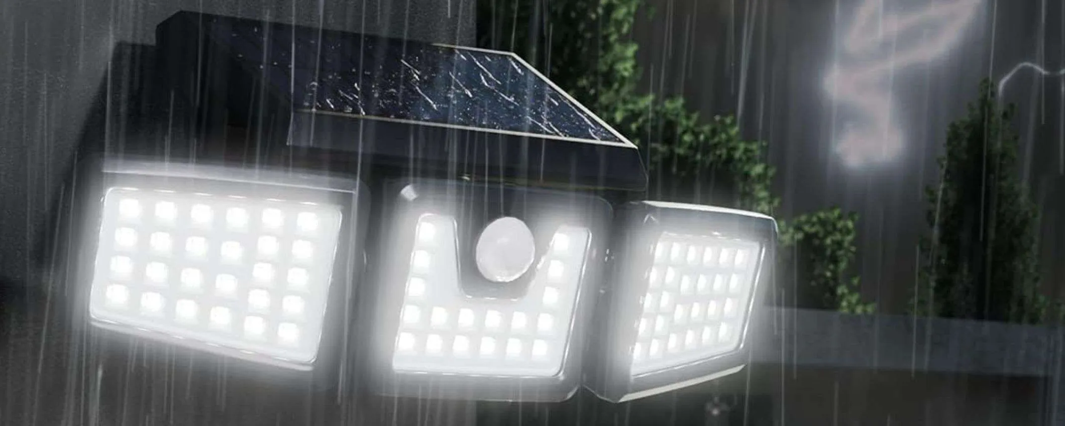 Faro solare STREPITOSO a 3 teste con sconto 50% su Amazon: bastano 11€