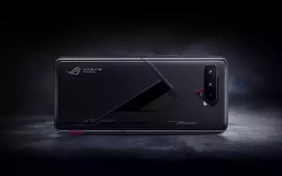 Asus ROG Phone 8 si mostra online: sarà un MOSTRO di potenza