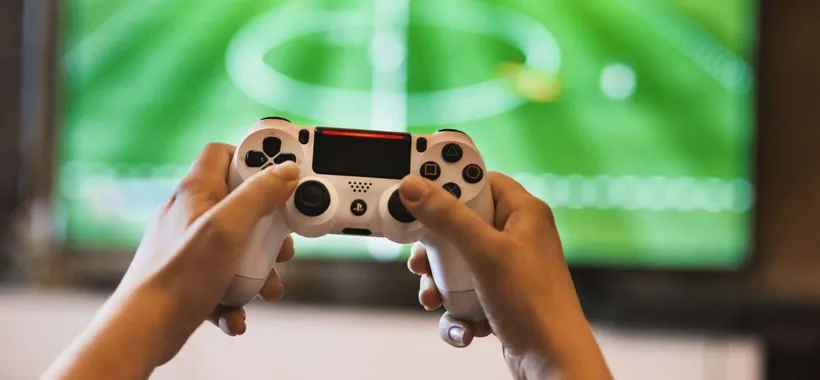 Pubblicità nei videogiochi: anche Sony pronta ad inserirla su PS4 e PS5?
