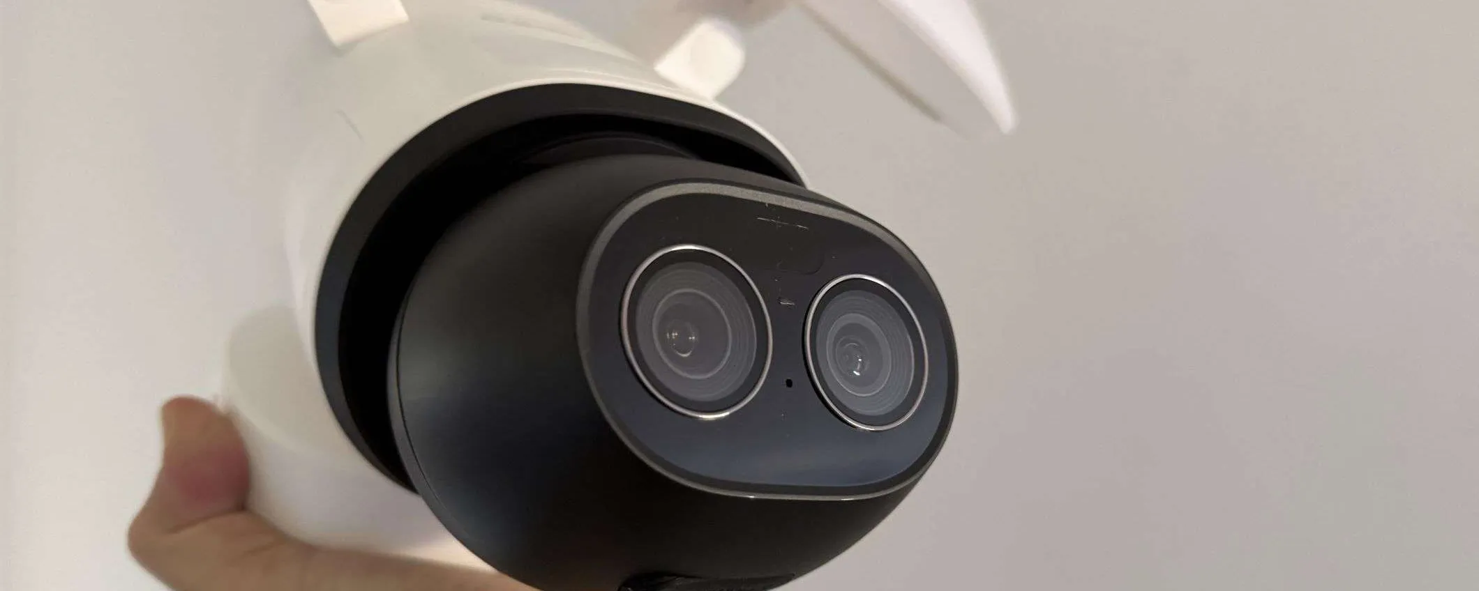 Videosorveglianza evoluta: la nuova Reolink TrackFlex illumina e protegge a 360° | Recensione