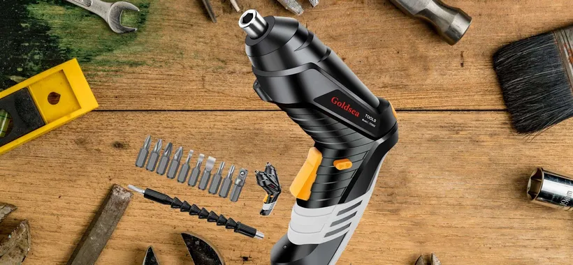 Avvitatore elettrico con 10 inserti e luce LED: a 15€ è un AFFARONE