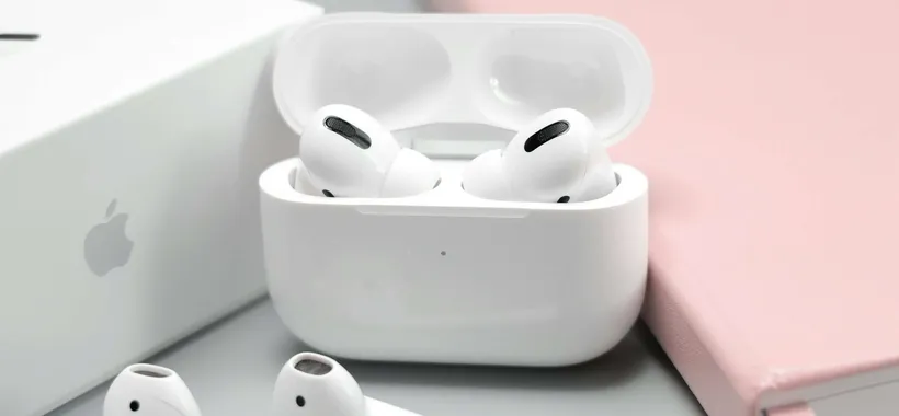 AirPods, Apple testa nuove funzioni con il firmware beta