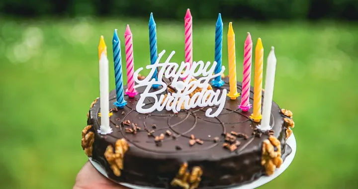 WhatsApp testa i promemoria per i compleanni dei contatti