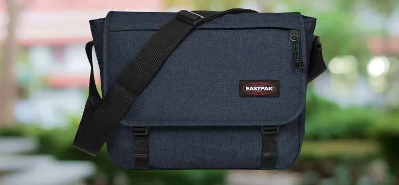 Borsa a tracolla EASTPAK per lavoro e università in MAXI OFFERTA Amazon (-62%)