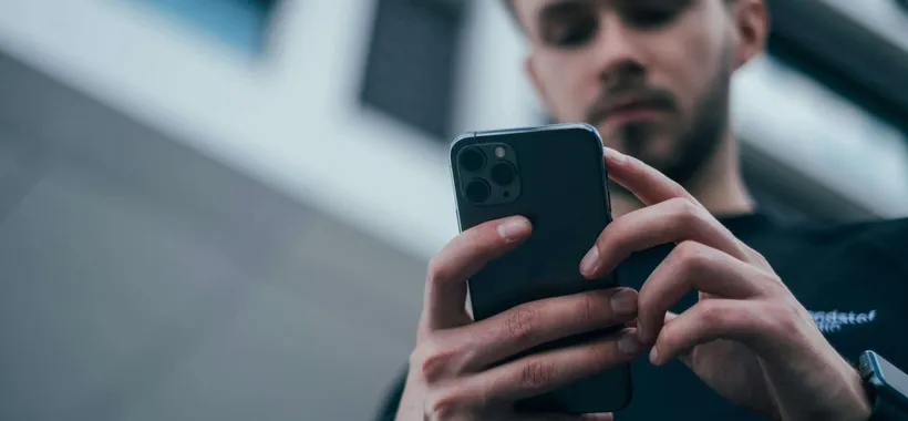 Android perde terreno: gli utenti iPhone restano fedeli a Apple e il mercato cambia volto