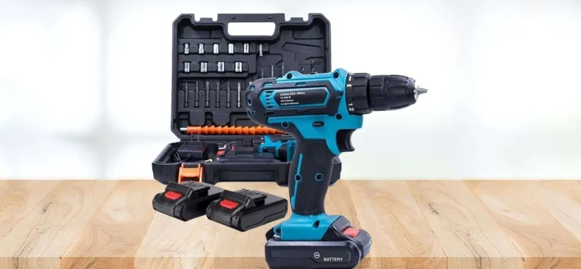 Trapano avvitatore a 36€ con 2 batterie e accessori: questa è PURA FOLLIA