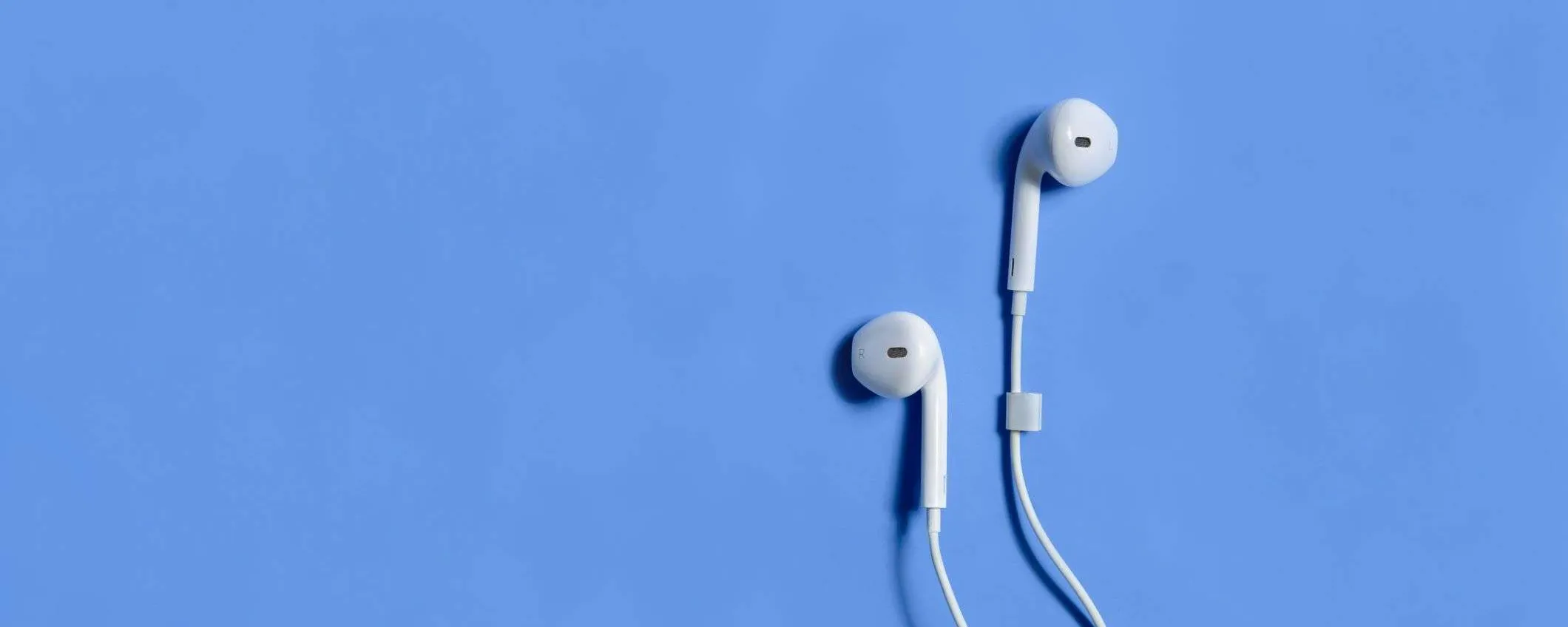 Perché sempre più persone stanno dicendo addio agli auricolari wireless