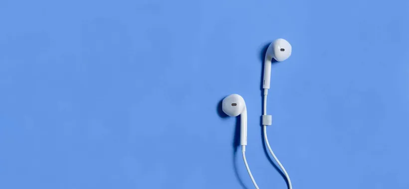 Perché sempre più persone stanno dicendo addio agli auricolari wireless