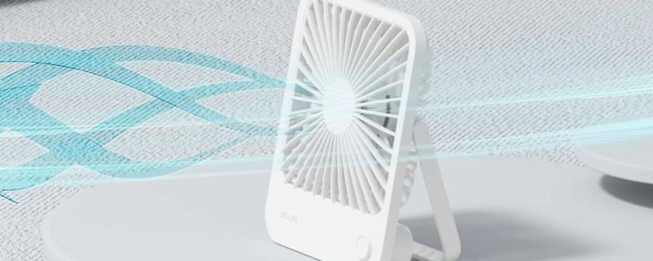 Ventilatore da tavolo a 11€ su Amazon: ricaricabile, compatto e SORPRENDENTE