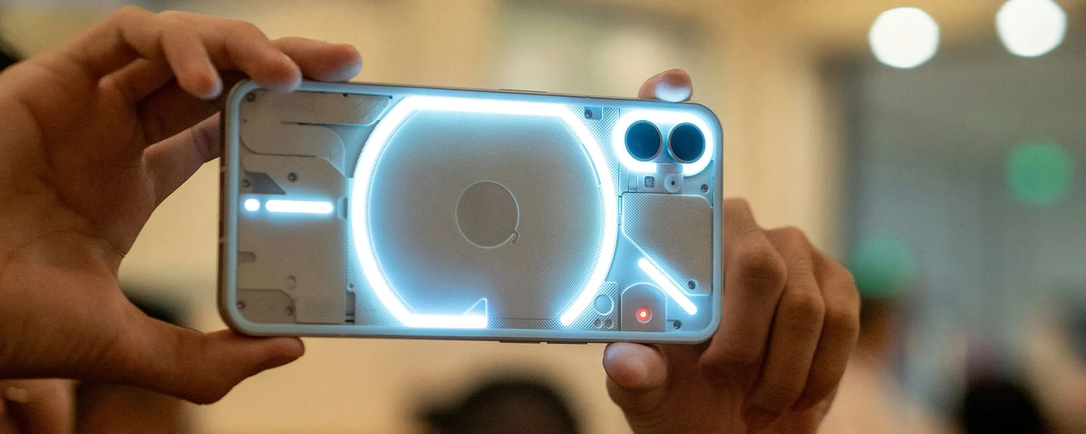 Smartphone più cari nel 2026: Nothing aumenterà i prezzi a causa della crisi delle RAM