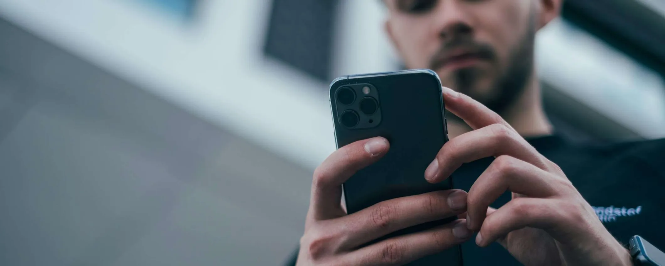 Android perde terreno: gli utenti iPhone restano fedeli a Apple e il mercato cambia volto