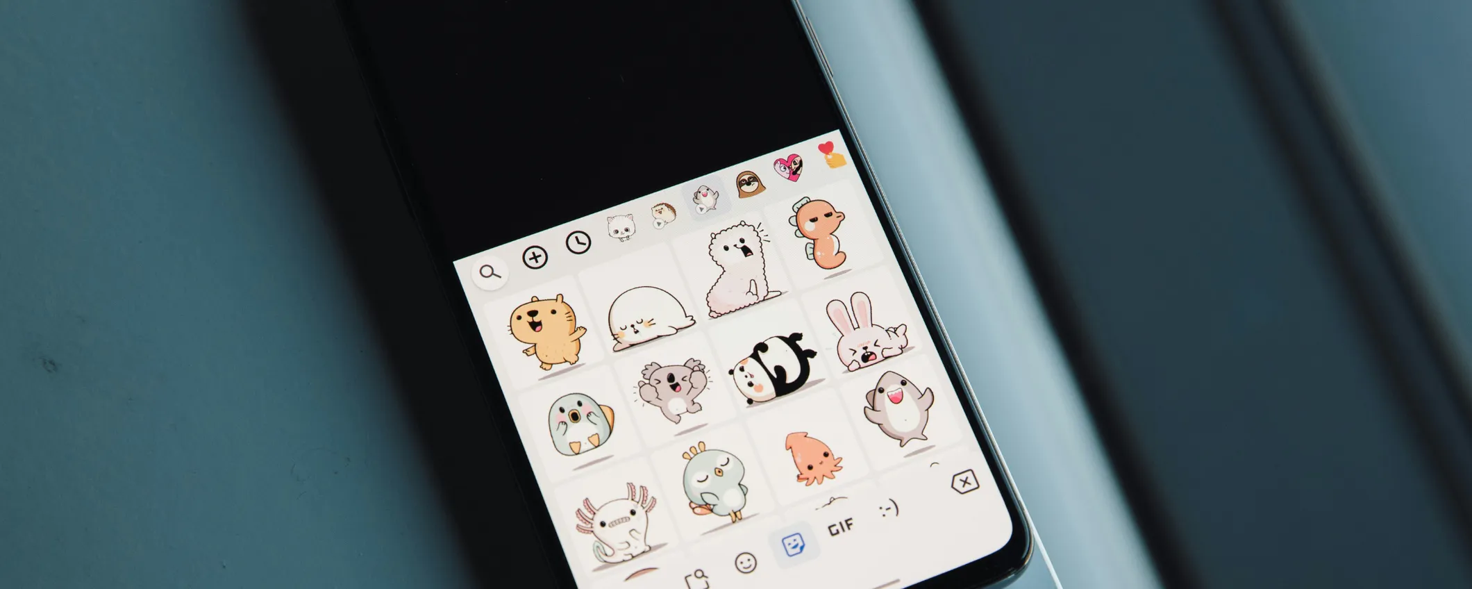 Da ChatGPT a WhatsApp: presto sarà possibile creare e aggiungere sticker direttamente
