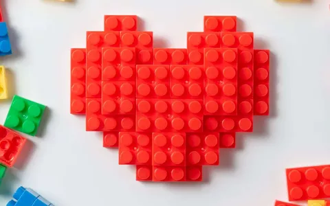 LEGO Icons Bouquet di Rose, Set di Fiori Finti da Costruire, Hobby Creativi  per Adulti, Decorazione per Casa, Idea Regalo di San Valentino, per  l'Anniversario, per Lei o Lui, Collezione Botanica 10328 