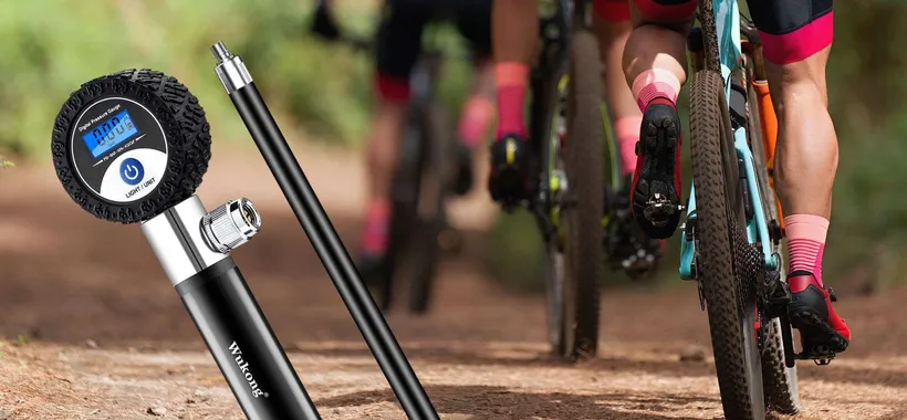 Pompa per bici con display e controllo pressione a 14€: PREZZACCIO