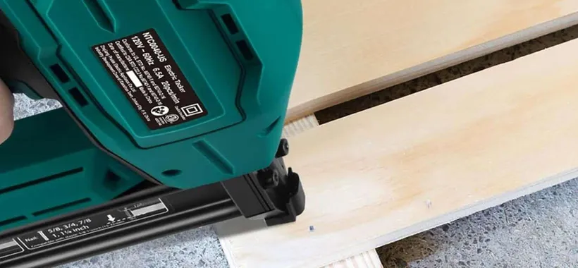 Sparachiodi elettrica con 200 graffe e 200 punti chiodi in maxi sconto Amazon