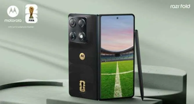 Motorola razr fold arriva in Italia: prezzi, offerte e limited FIFA