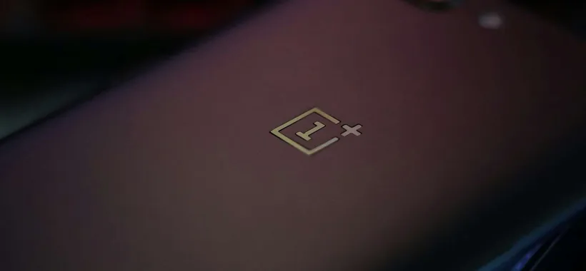 OnePlus 16 avrà una maxi batteria? Il sogno dei 9.000 mAh potrebbe diventare realtà