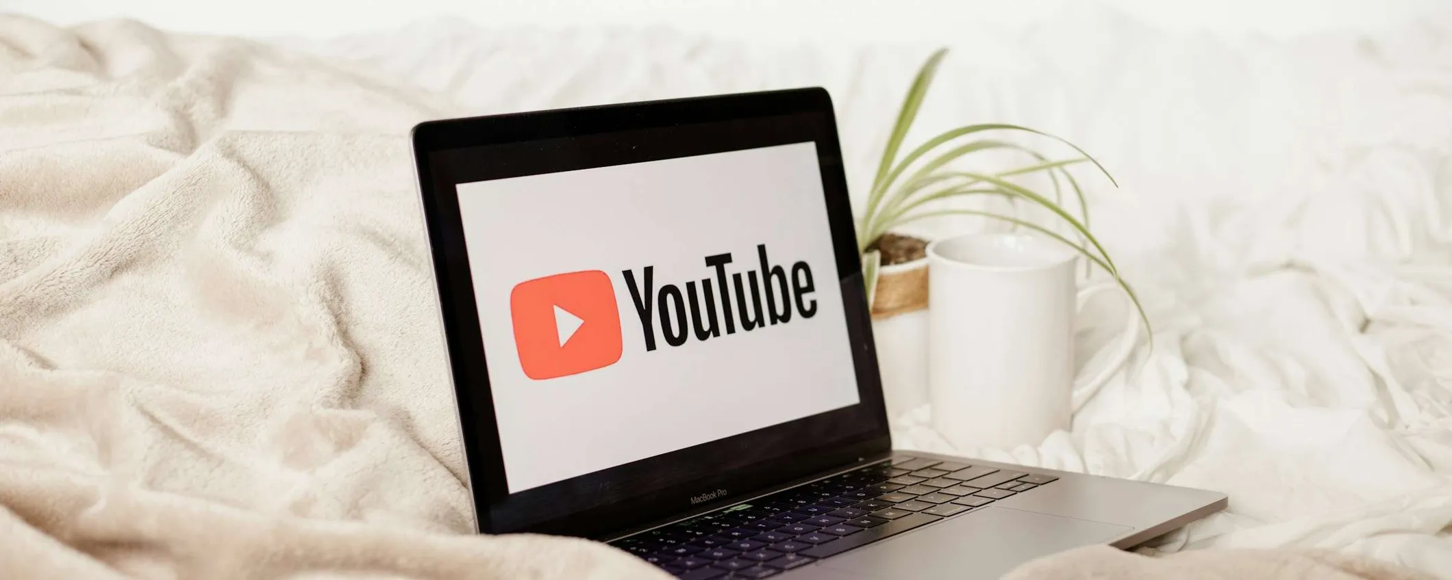 YouTube segnalerà i video AI con etichette automatiche