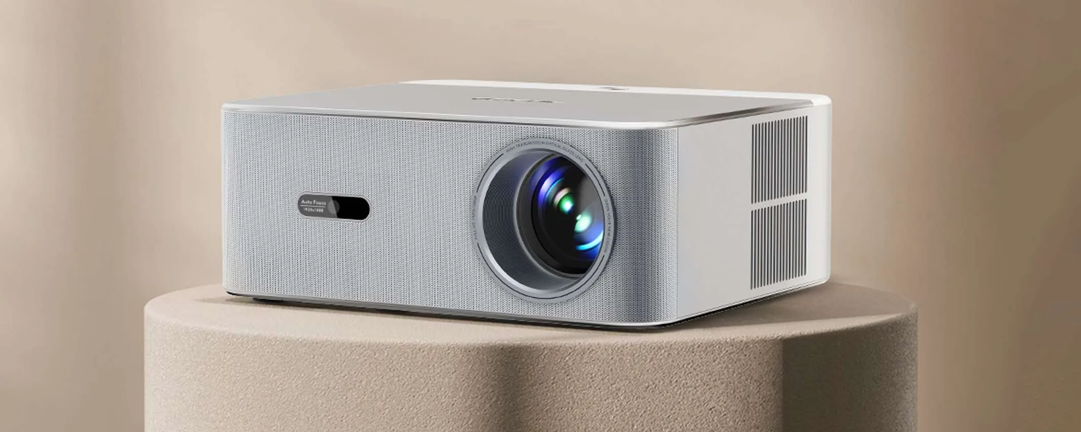 Proiettore 4K con Google TV e speaker integrato: maxi risparmio con la promo eBay