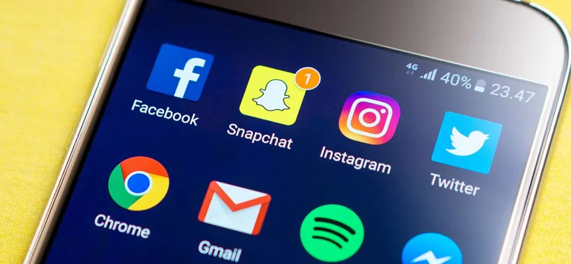 Facebook: dark mode su mobile, ma non per tutti
