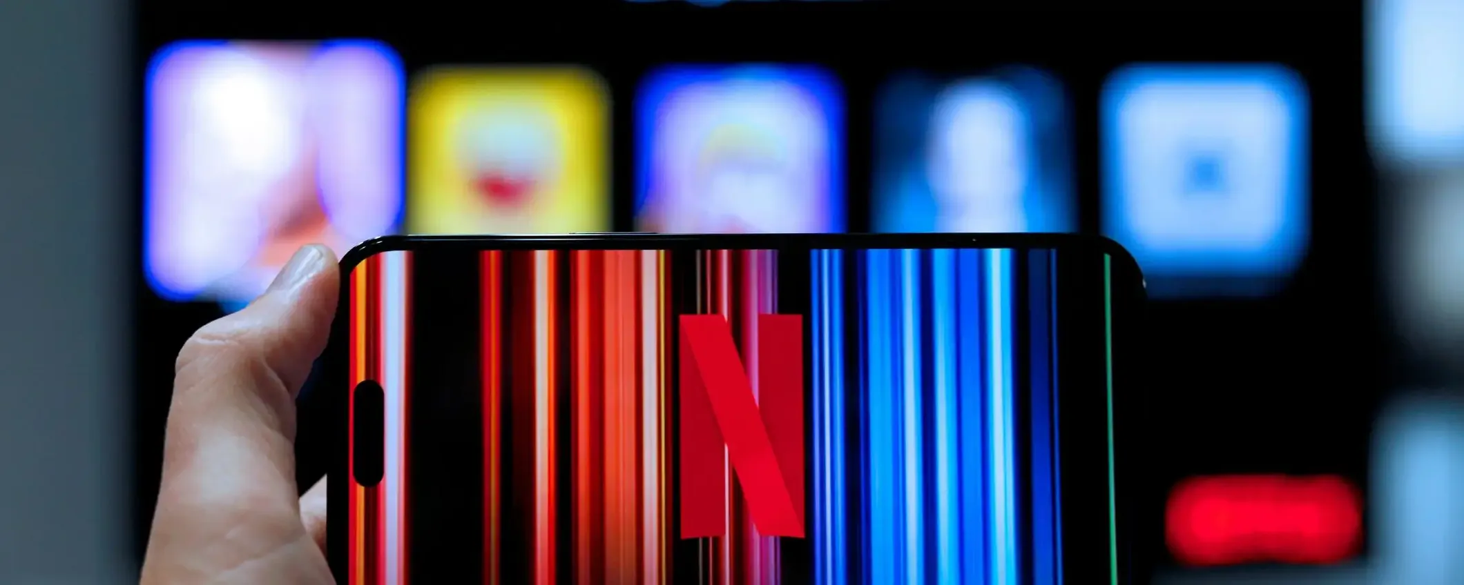 Rivoluzione Netflix: non basterà più solo l'indirizzo e-mail principale per accedere