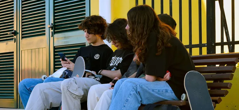 Smartphone vietati in classe: dirigenti scolastici contrari