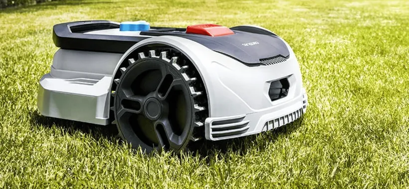 Giardino curato tramite app? Sì, con il robot rasaerba smart