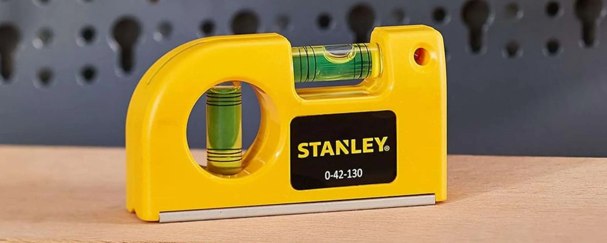 Stanley: questo PORTENTO di livella portatile costa NIENTE su Amazon (4,95€)