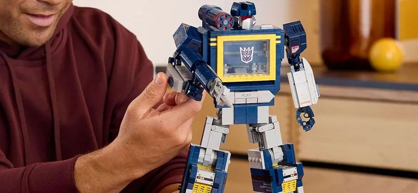 Il set LEGO Transformers Soundwave in offerta su Amazon è un SOGNO che si realizza