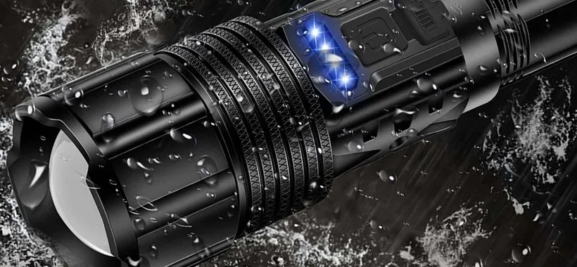 Torcia LED 10000 lumen POTENTISSIMA e indistruttibile a 14€ (-50%)