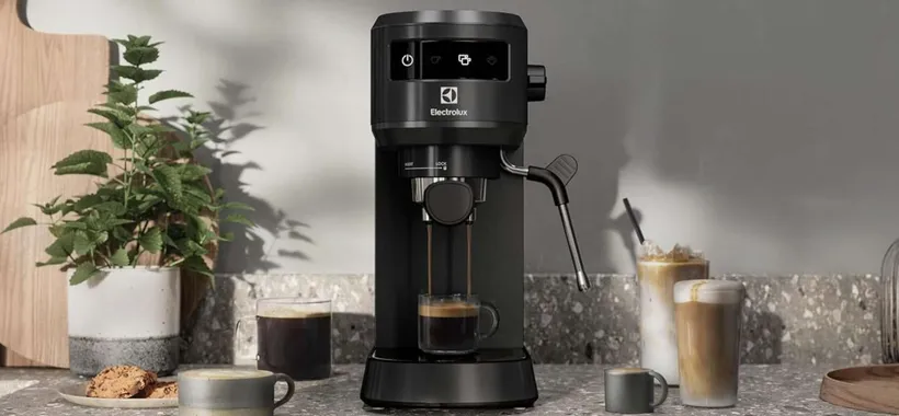 Macchina per caffè elegante e compatta per espresso in polvere e in cialde